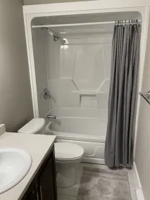 Hill Side Suites - Beautiful bright Apt 10 mins from airport! - Image 3