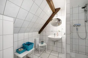Apartment 'Schwalbennest Auf Dem Weingut' with Shared Terrace, Shared Garden and Wi-Fi - Image 2