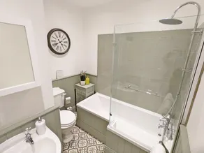 A family house that sleeps 8 guests  in 4 bedrooms - Image 3