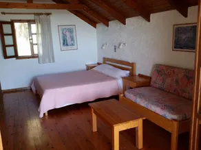 2-Bed 2-Bath Olive Tree Cottage - Sleeps 4 - Image 4
