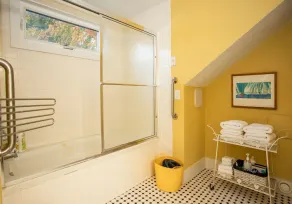5 BR Cottage a Short Walk to Pier Street Beach Access. - Image 3