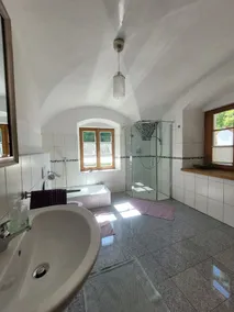 Bright holiday home in a clearing - Image 3