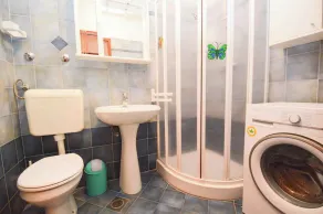 Holiday apartment with balcony and air conditioning - Image 2