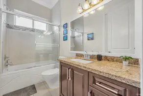 Tranquil Oakridge Mall Area Ensuite Stay - Image 3