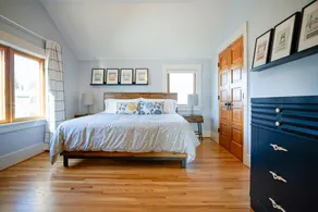 Stunning Remodeled 5-BR Craftsman. 4x King Beds + 2x Twin XL! With AC & Laundry - Image 5
