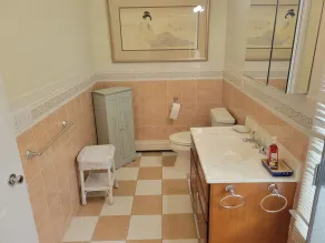 Walk to 3 beaches, downtown docks/waterfront. Dog friendly.  Includes Beach Pass - Image 3
