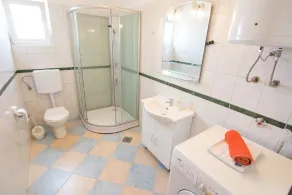 Apartment Marica - Spacious accommodation for 8 people with pool - Image 2