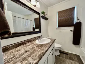 Cute, Cozy Home! Only ONE Block From Mercy! - Image 5