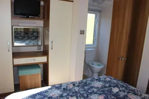 Loch View - luxury cabin with spectacular alpine and loch views - Image 4