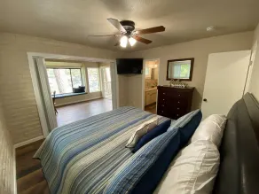 Best Lakefront Location on Shasta Lake - Marina   - Shasta Lakeshore Retreat #3 - Image 5