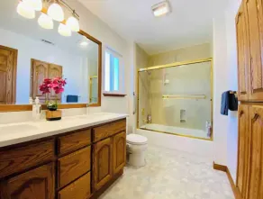 Remodeled 3BR Home, 4-Car Parking, Sleeps 10, Silicon Valley - Image 5