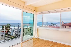 Beautiful Views - Sand Section of Manhattan Beach 2 Bed/2 Bath - Image 3