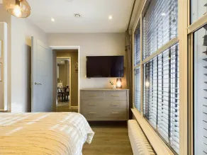Chic Modern One-Bed in the Heart of Chinatown/Soho - Image 5