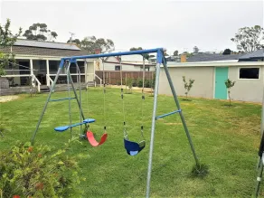 Beach 650m, town center 450m. Pet & child friendly backyard with undercover deck - Image 3
