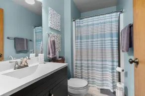 Lilly Lakeside Tri-Level Escape Near Lake Winnebago - Image 3