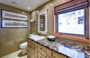 Gorgeous 6 bed 3 bath cottage on Lake Muskoka! West Exposure! Beach! Hot Tub! - Image 2