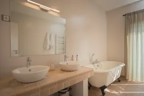 Villa Ella with private pool and spacious garden - Image 2