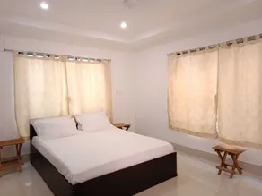 executive private room in bed and breakfast with pool - Image 2