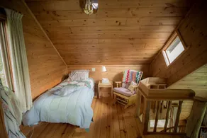 Wendeltreppe führt zu den Geloftete Schlafzimmer mit Blick auf den Birkenwald. - Image 4