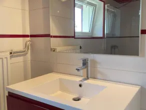 Renovated farmhouse with private pond, pets allowed - Image 3
