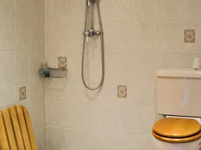 3 bedroom accommodation in Oldcroft, Lydney - Image 3