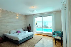 L'insoupçonnée · 350 m², piscine chauffée, la vieille ville de Vannes à pied - Image 2