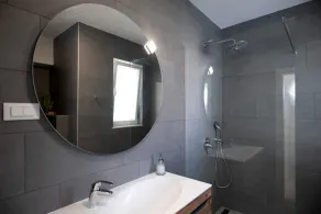 Exclusive 2 Bedroom Seafront Suite with jacuzzi - Image 3