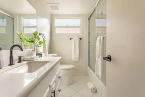 Steps to Beach Manhattan Beach 2 Bedroom Parking - Image 3