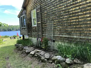Lakefront cottage with privacy and charm! - Image 5