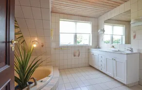 Lovely Home In Fur With Kitchen - Image 5