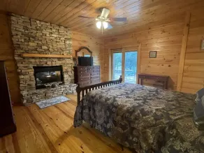 Parkland, Deluxe Log Cabin, a Hot Tub and a Lake! - Image 5