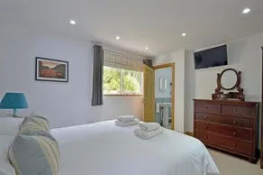 Luxury ground floor Apartment Sleeps 5 - Image 5