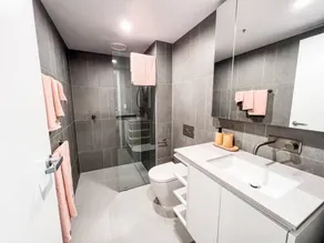 Centrally Located Luxury Apartment in Canberra - Image 3