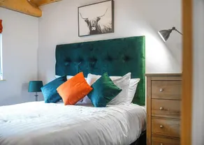 3 bedroom accommodation in Ellesmere - Image 4