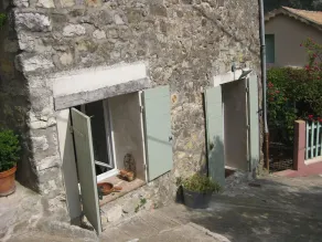 Bonito pequena casa em interior de Nice, rodeado pela natureza - Image 4