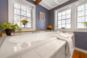 Lake Front-Maine Themed-Soaking Tub-Fire Pit-Kayak - Image 3