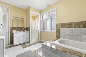At Home in Andersonville - Close to Foster Beach and the Red Line by AllSet Turnover - Image 5