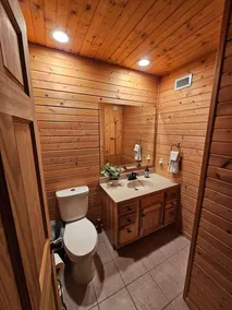 Private lakefront escape for unforgettable group getaways - Image 4