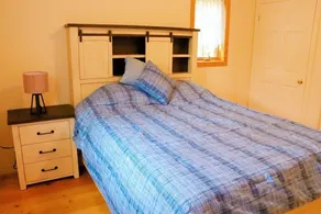 Cozy Pigeon Lake Cottage - Image 5