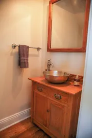 Vintage Luxury Condo in Downtown Livingston - Image 2