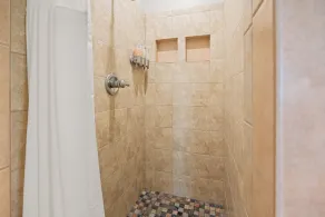 Waterfront Beach House - 2700 pieds carrés, amarrage - Image 4