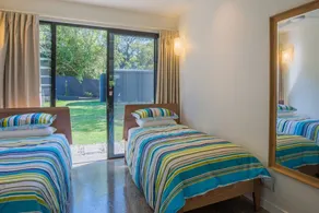 Magnificent architect designed 4 Bedroom Straddie Beach House centrally... - Image 4