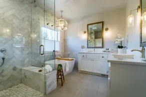 Luxurious 5-bedroom House - Convenient Location - Image 4