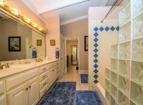 East End Overlook, 3 Acre Ridgetop Estate with Dual Shore Views - Image 2
