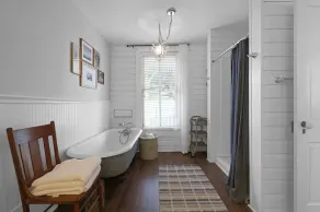 Country Farmhouse close to Texas A&M, wedding venues, & wineries! - Image 3