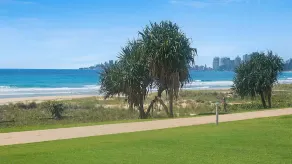 Bilinga Beach 4 - Absolute Beachfront - Image 5