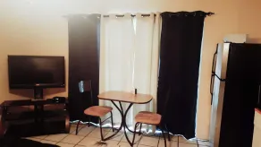 Master BR avec salle de bain complète privée, entrée privée, quartier calme et sûr! - Image 2