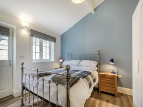 3 bedroom accommodation in Hatherop, near Cirencester - Image 5