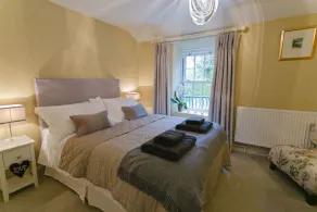 Glascoed - sleeps 4 guests  in 2 bedrooms - Image 4