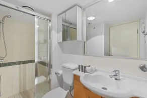 Central Studio in Kangaroo Point - Image 3